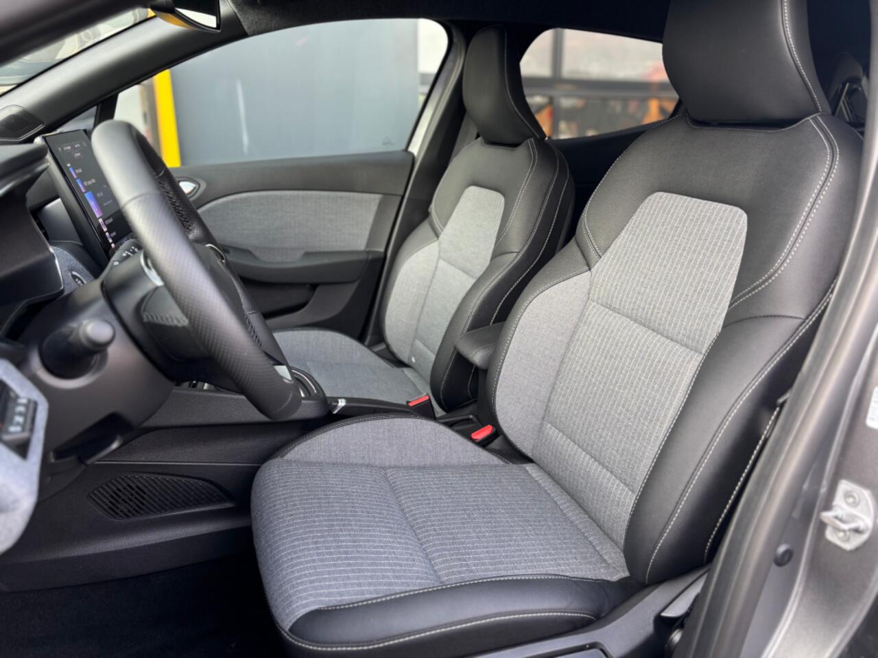 Renault CLIO 1.6 E-Tech Full Hybrid 145 Techno Pack Winter Grote Navi