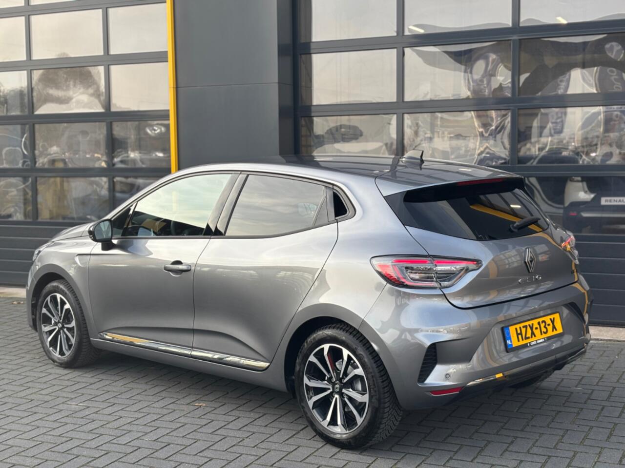 Renault CLIO 1.6 E-Tech Full Hybrid 145 Techno Pack Winter Grote Navi