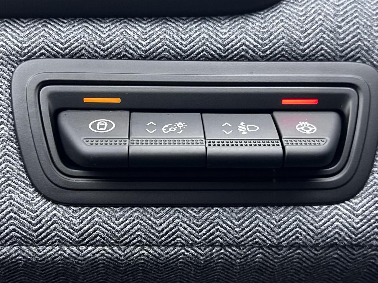 Renault CLIO 1.0 TCe 90 GPF techno / Fabrieksgarantie tot 07-2027 / Slechts 1.282 km / Stuur- en stoelverwarming / Navigatie / Apple Carplay Android / 16"LM wielen /