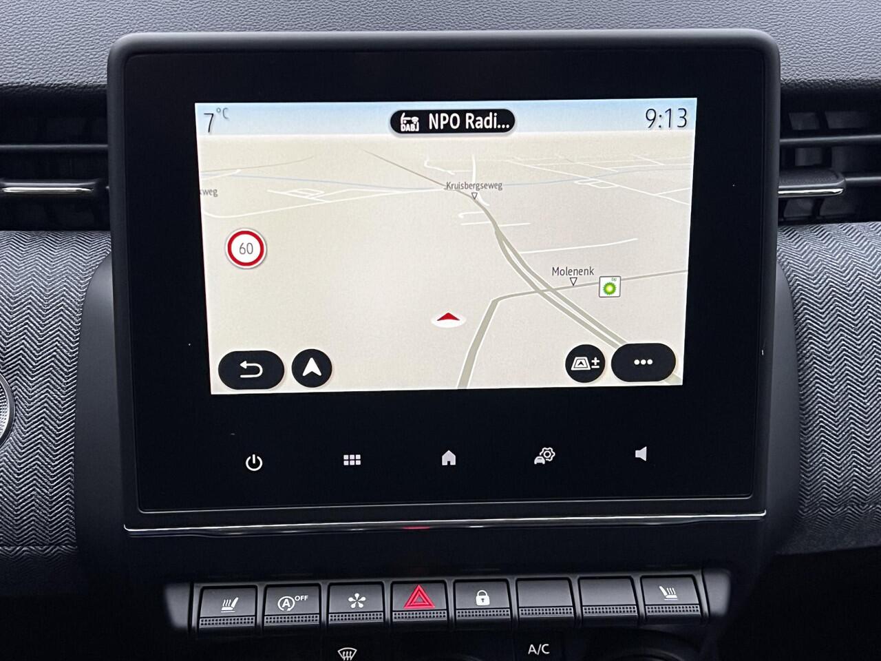 Renault CLIO 1.0 TCe 90 GPF techno / Fabrieksgarantie tot 07-2027 / Slechts 1.282 km / Stuur- en stoelverwarming / Navigatie / Apple Carplay Android / 16"LM wielen /