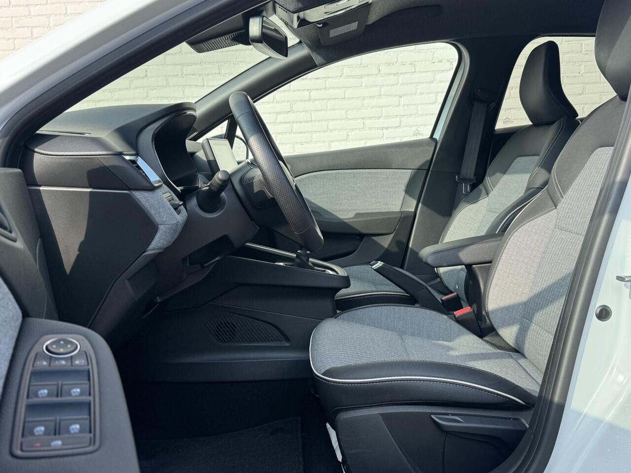 Renault CLIO 1.0 TCe 90 GPF techno / Camera / Stoelverwarming / Parkeersensoren / Navi / Cruise / Clima / Sfeerverlichting /