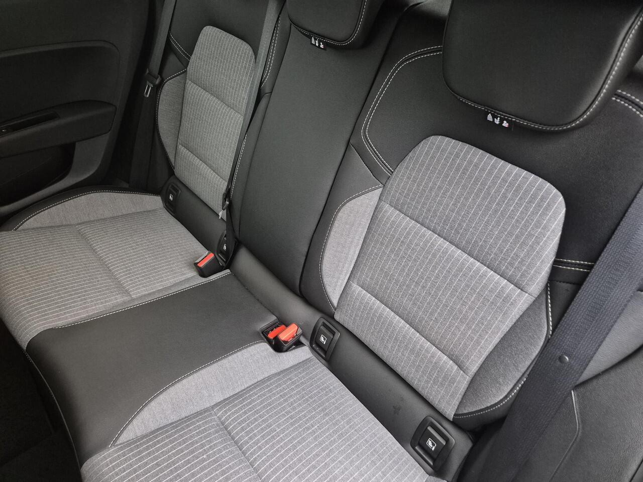 Renault CLIO 1.0 TCe 90 GPF techno / Fabrieksgarantie tot 04-2027 / Dealer onderhouden / Pack winter / Achteruitrijcamera / Stuur-en Stoelverwarming / Apple Carplay Android Auto / Navigatie /