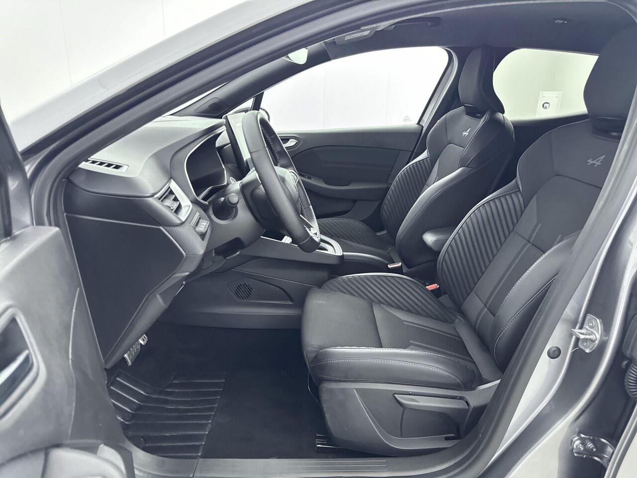 Renault CLIO 1.6 E-Tech Full Hybrid Esprit Alpine 145PK | Automaat | Navigatie | Adaptieve Cruise Control | 360 Camera | 17'' Inch Velgen | Apple CarPlay & Android Auto