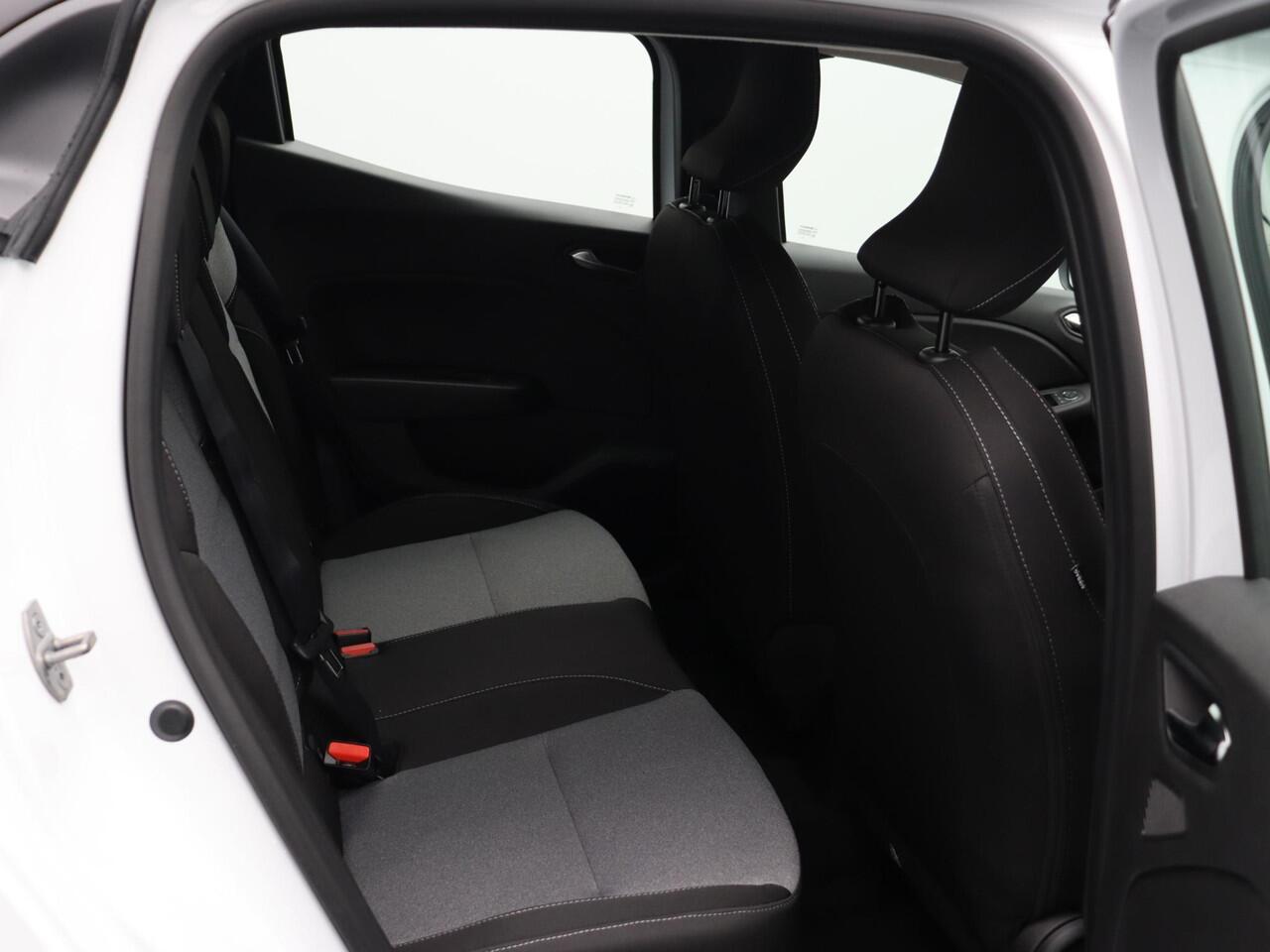 Renault CLIO TCe 90pk GPF evolution | Airco | Parkeersensoren achter | Cruise control | Apple carplay | Vierseizoenbanden |