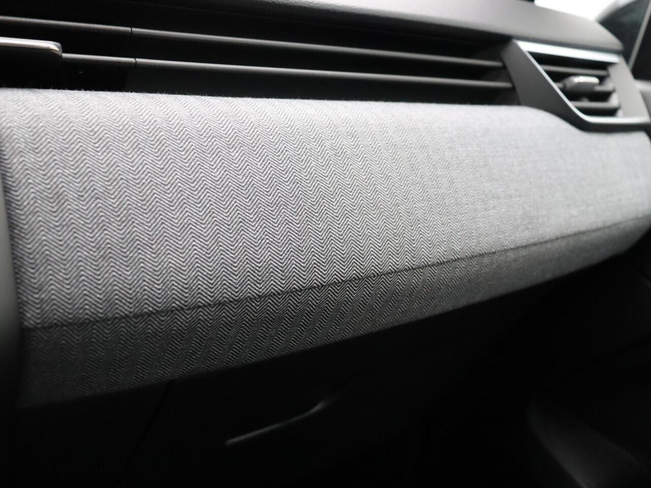 Renault CLIO TCe 90pk GPF techno | Stoel- en stuurwielverwarming | Apple carplay | Lichmetalen velgen |