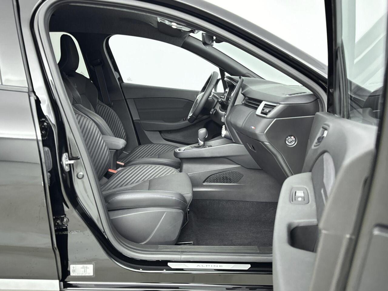 Renault CLIO 1.6 E-Tech Full Hybrid Esprit Alpine 145PK | Automaat | Navigatie 9,3'' | Adaptieve Cruise Control | Sportstoelen | 360 Camera | 17'' Inch Velgen | Apple CarPlay & Android Auto