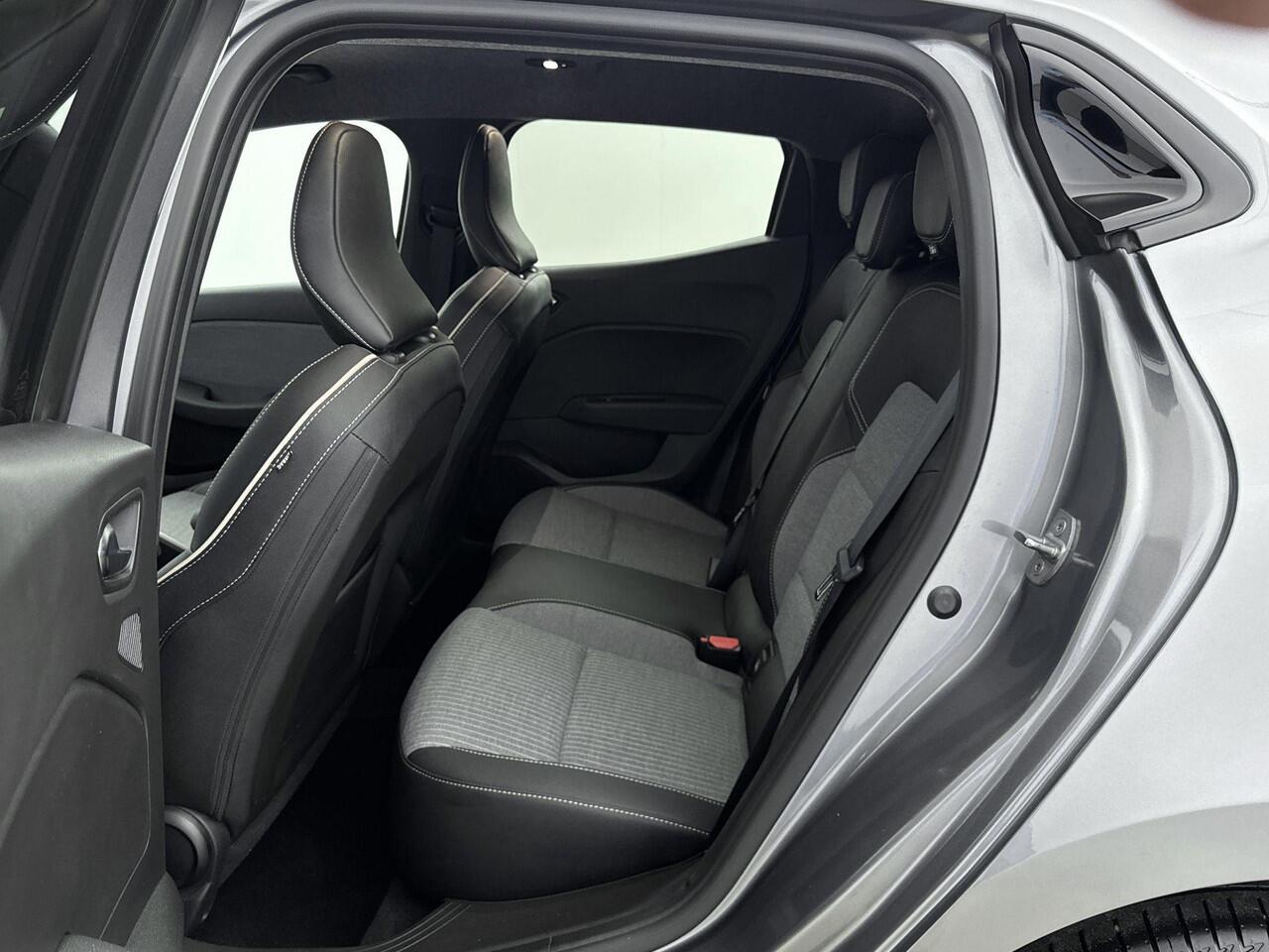 Renault CLIO 1.0 TCe 90Pk GPF techno | Navigatie met 9.3 Inch Scherm | Climate Control | Cruise Control | Parkeersensoren incl. Camera | Apple Carplay/Android Auto | Keyless Entry 7 Start | Lichtmetalen Velgen 16 Inch |