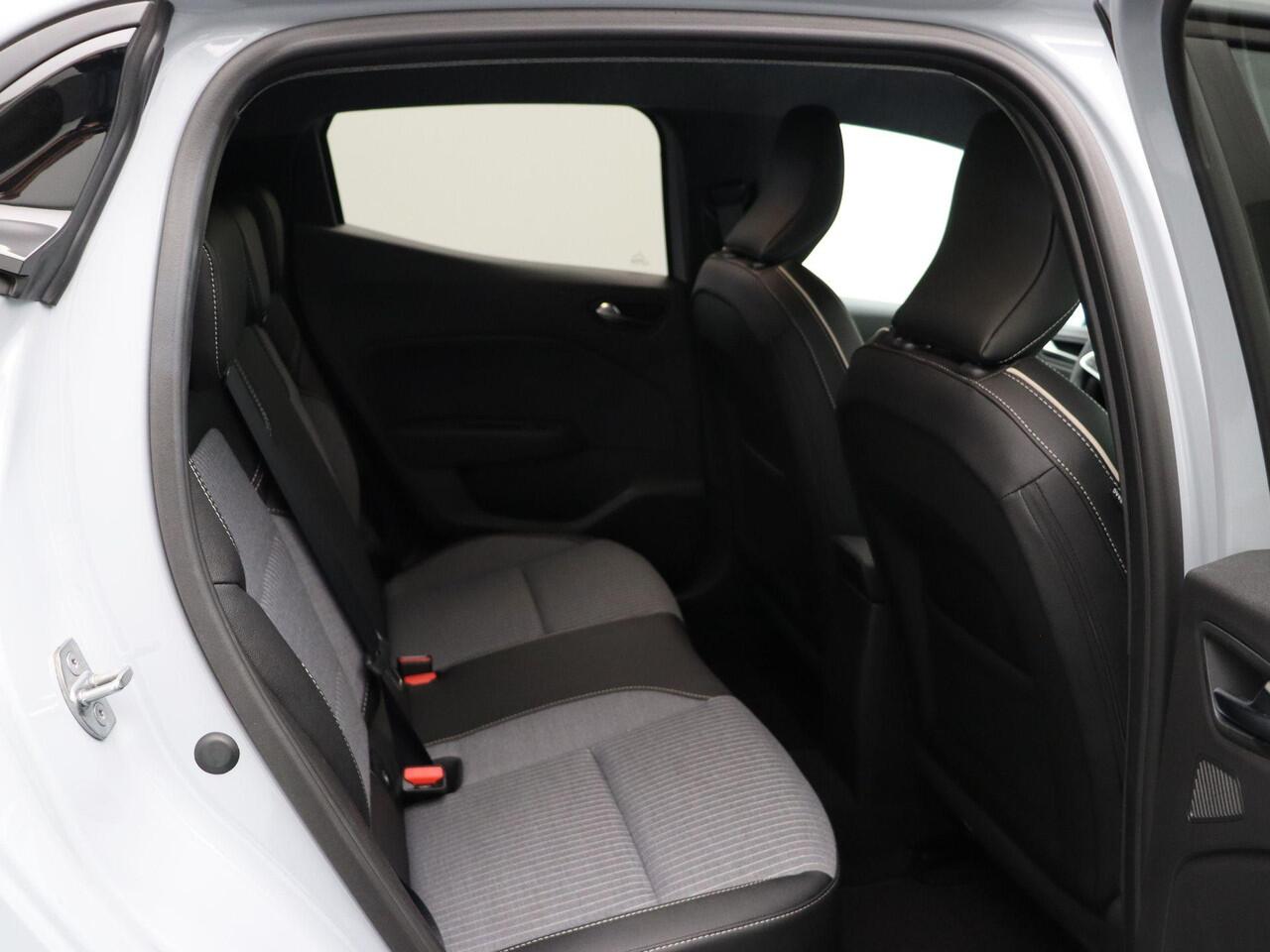 Renault CLIO 1.6 E-Tech Full Hybrid 145 techno | Adaptieve Cruise control | Groot Scherm | Apple Carplay en Android Auto | Achteruitrijcamera |