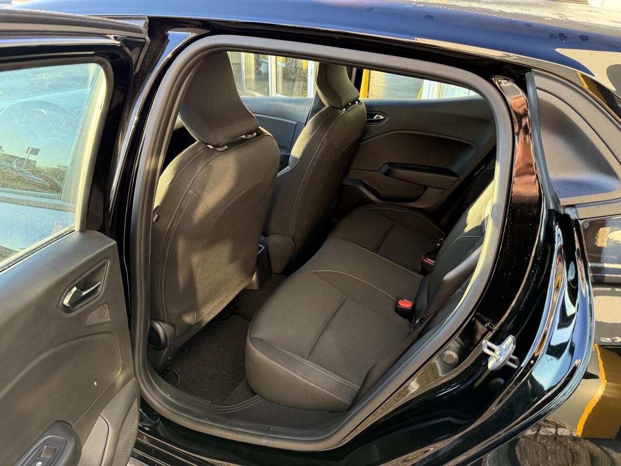 Renault CLIO 1.6 E-Tech Full Hybrid 145 evolution | Demo | Navigatie | Achteruitrijcamera | DAB | LED | Airco | Cruise Control | All Season banden |