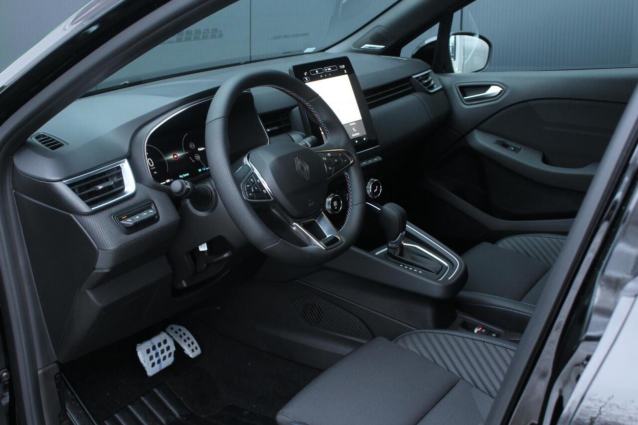 Renault CLIO 1.6 E-Tech Full Hybrid 145Pk esprit Alpine | Navigatie | Apple & Android Carplay | Parkeersensoren Voor & Achter + 360 Camera | Climate Control | Premium Bose Geluidsysteem | Stoel en Stuurverwarming | Keyless Entry | Adaptieve Cruise Control |