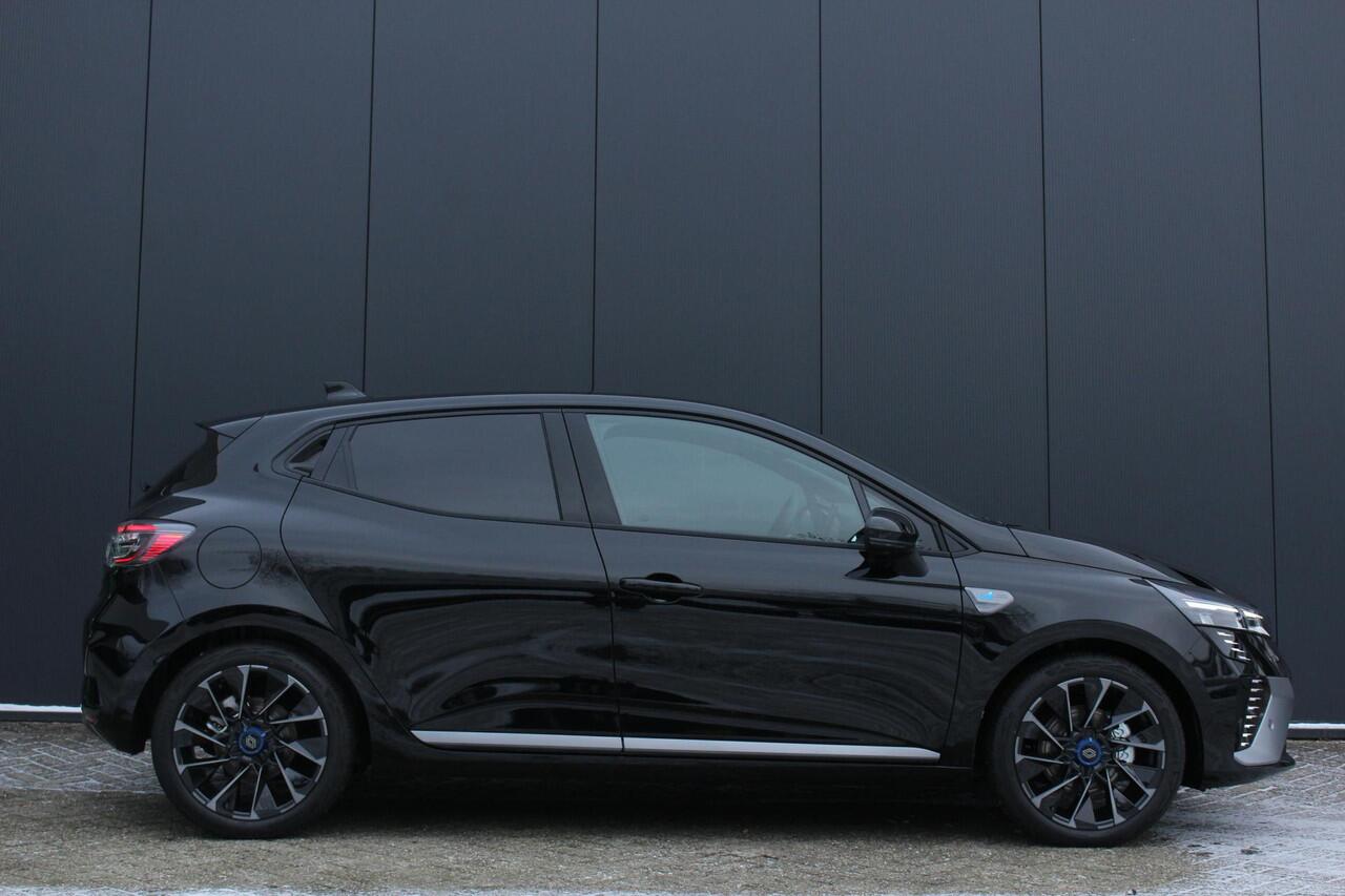 Renault CLIO 1.6 E-Tech Full Hybrid 145Pk esprit Alpine | Navigatie | Apple & Android Carplay | Parkeersensoren Voor & Achter + 360 Camera | Climate Control | Premium Bose Geluidsysteem | Stoel en Stuurverwarming | Keyless Entry | Adaptieve Cruise Control |