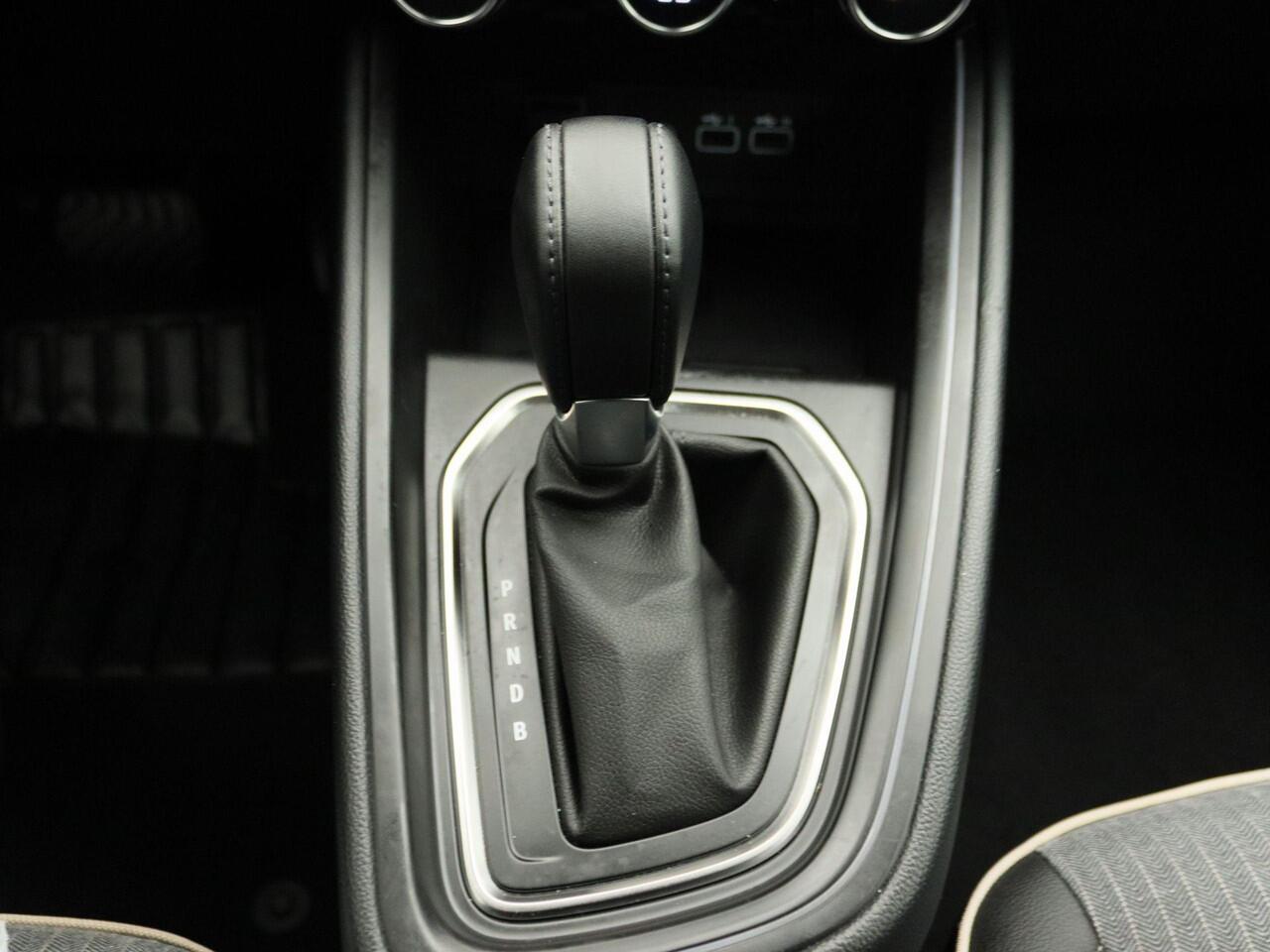 Renault CLIO E-Tech Full Hybrid 145 Techno | Automaat | Easy Link Navigatie met Apple CarPlay & Android Auto | Parkeersensoren v+a met 360 camera | Shark Fin antenne | Lichtmetalen velgen |