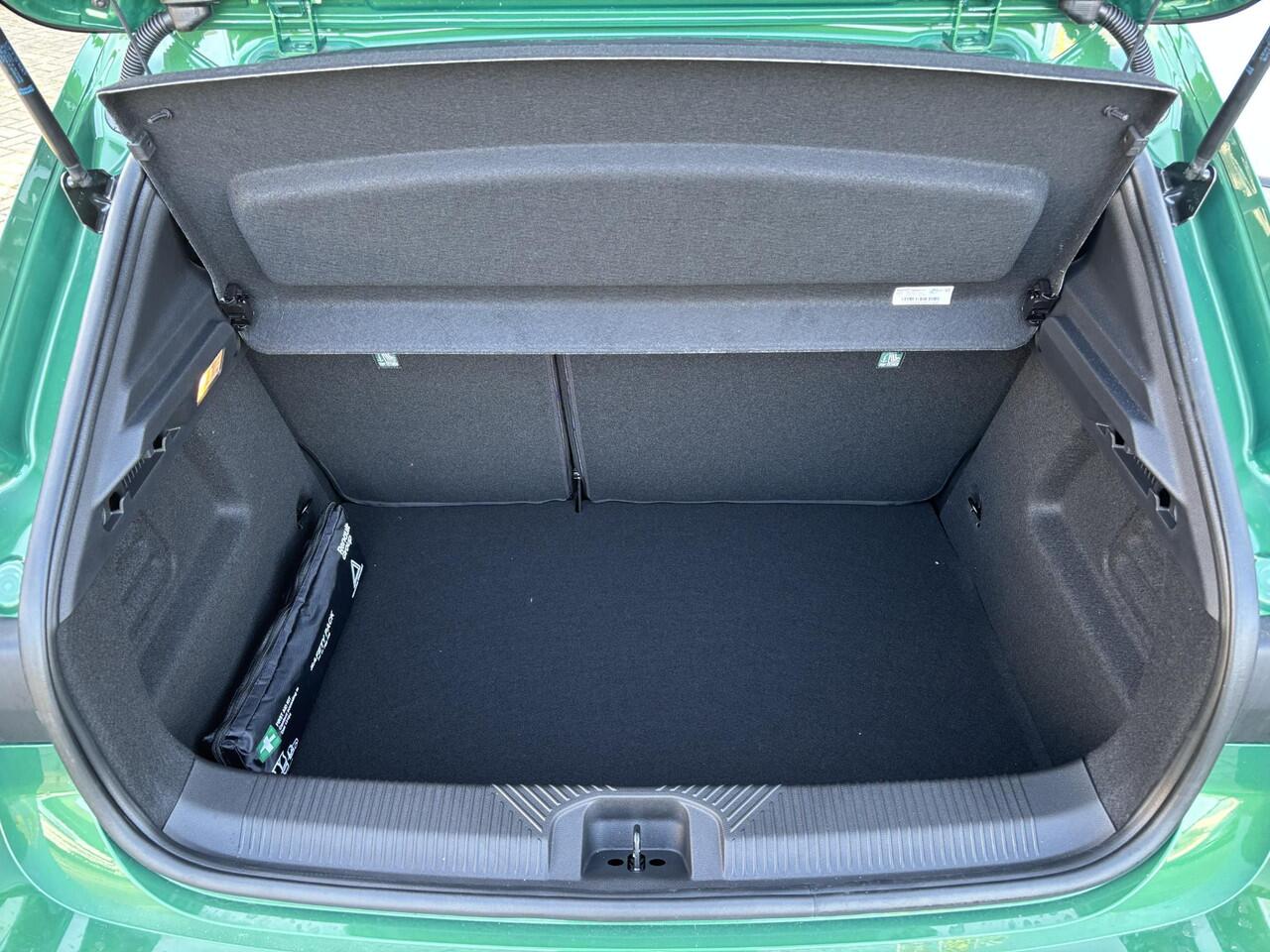 Renault CLIO 1.8 Hybrid 160 techno | Pack Première | Nu in de showroom van Lelystad |