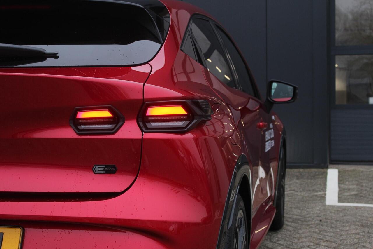 Renault CLIO 1.8 Hybrid 160Pk esprit Alpine | Google Navigatie | Apple & Android Carplay | Parkeersensoren Voor & Achter | 360 Camera | Climate Control | Stoel & Stuurverwarming | Keyless Entry | Privacy Glass |