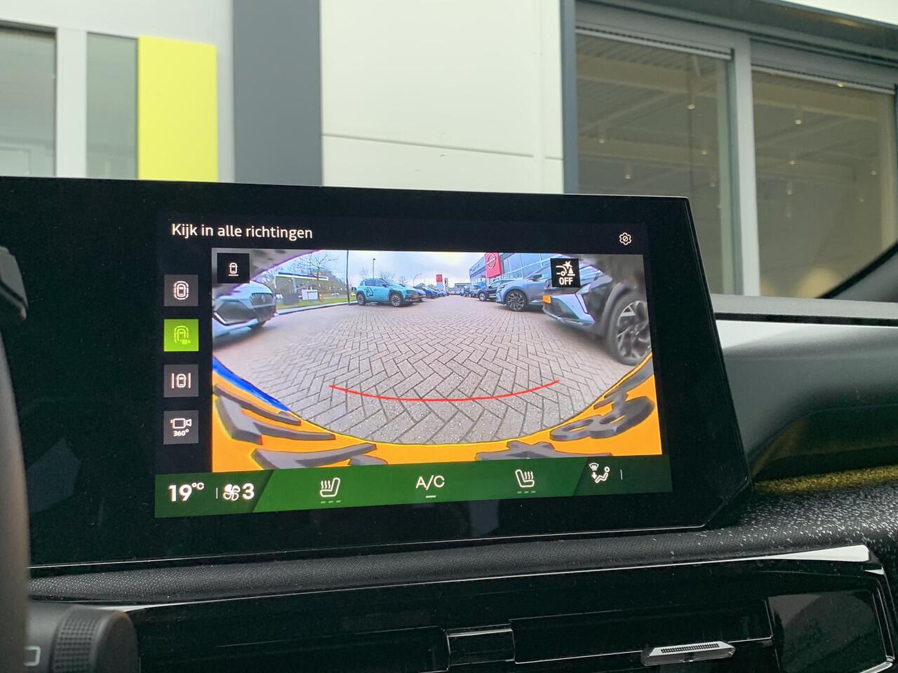 Renault CLIO 1.8 Hybrid 160 techno | Pack Premiere t.w.v. ¤1.400,- | Stoelverwarming | Dodehoekdetectie | 3D Around view camera