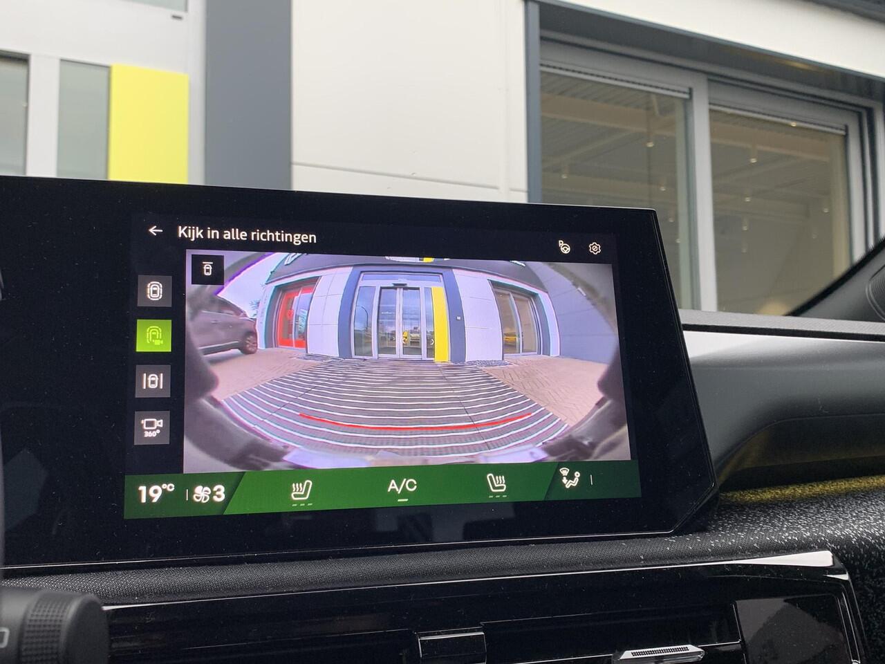 Renault CLIO 1.8 Hybrid 160 techno | Pack Premiere t.w.v. ¤1.400,- | Stoelverwarming | Dodehoekdetectie | 3D Around view camera