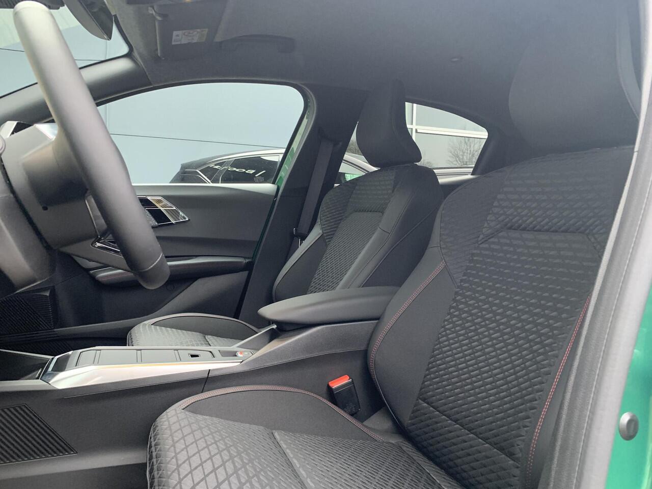 Renault CLIO 1.8 Hybrid 160 techno | Pack Premiere t.w.v. ¤1.400,- | Stoelverwarming | Dodehoekdetectie | 3D Around view camera