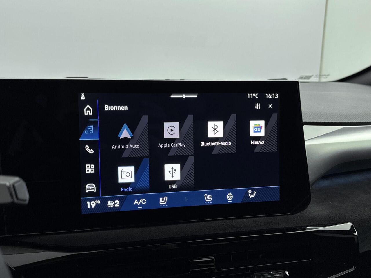 Renault CLIO 1.8 Hybrid 160Pk esprit Alpine | Google Navigatie | Apple & Android Carplay | Harman Kardon Geluidsysteem | 360 Camera | Parkeersensoren Voor & Achter | Stoel & Stuurverwarming | Adaptieve Cruise Control |