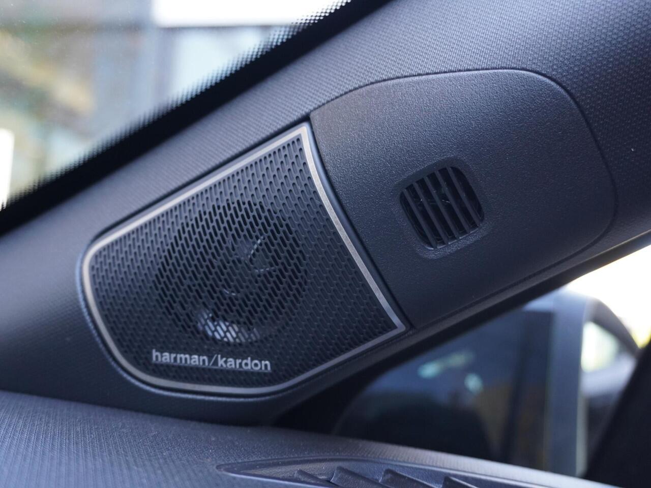 Renault CLIO 1.8 Hybrid 160 esprit Alpine / FULL OPTION / NIEUW / DIRECT RIJDEN / HARMAN KARDON / STOELV. / STUURV. / 360° CAMERA / NAVI / SPORTSTOELEN / CAMERA / BLINDSPOT / ADAPT. CRUISE / 18'' LMV