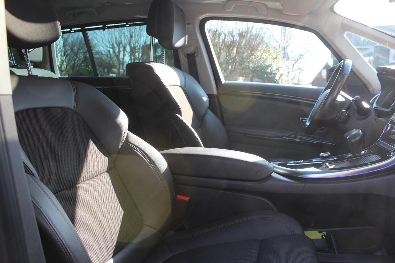 Renault ESPACE 1.8 TCe Limited 225 pk AUTOMAAT Panodak, Clima, Camera, Cruise contr.