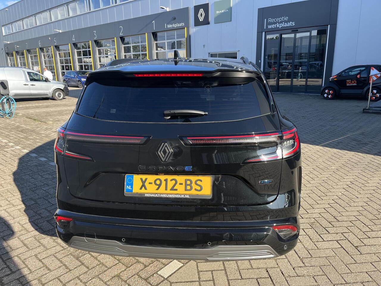 Renault ESPACE E-Tech full hybrid 200 esprit Alpine 7p. / Pack harman kardon / Pack Solid / Pack advanced driving / Pack around view / Panoramisch vast glazen dak / Head-up display / Matrix LED / Trekhaak inklapbaar