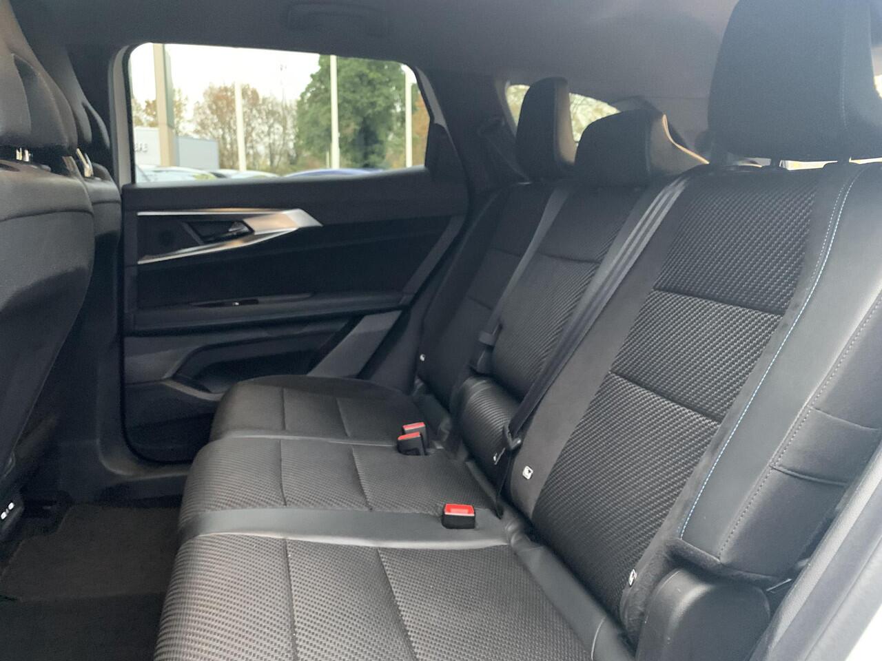 Renault ESPACE E-Tech full hybrid 200 esprit Alpine 7p. | Navigatie | Cruise Control | Achteruitrijcamera | Trekhaak | All season banden