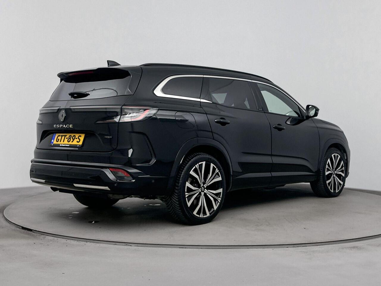 Renault ESPACE E-Tech full hybrid 200Pk iconic 7p. Automaat | Navigatie | Climate Control | Cruise Control Adaptief | 4Control | Apple Carplay/Android Auto | Stoel - en Stuur en Voorruitverwarming | Harman Kardon Premium Sound | Lederen Bekleding 'Initiale Paris' in G