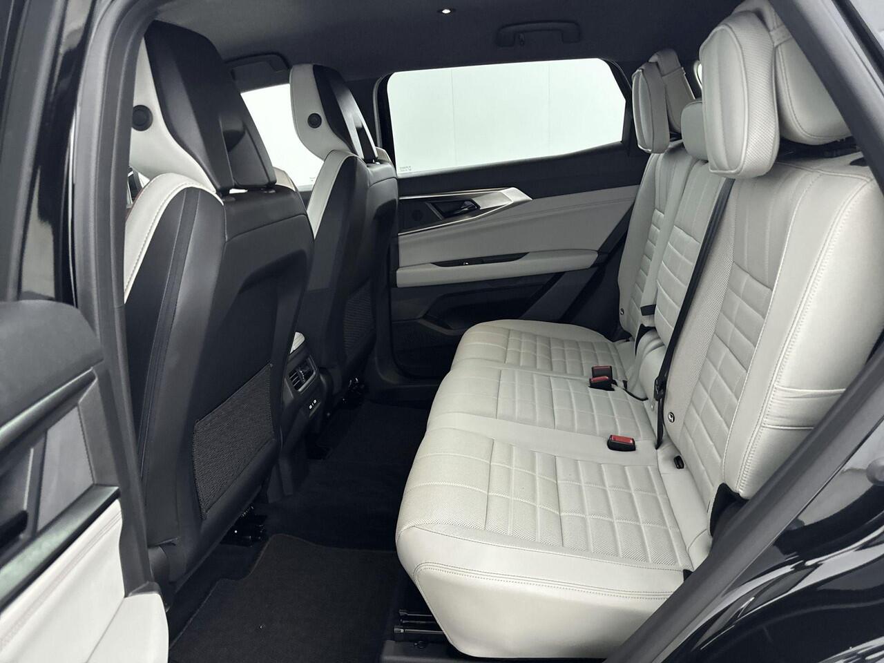 Renault ESPACE E-Tech full hybrid 200Pk iconic 7p. Automaat | Navigatie | Climate Control | Cruise Control Adaptief | 4Control | Apple Carplay/Android Auto | Stoel - en Stuur en Voorruitverwarming | Harman Kardon Premium Sound | Lederen Bekleding 'Initiale Paris' in G