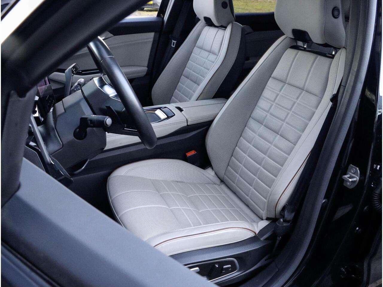 Renault ESPACE E-Tech Hybrid 200 Iconic 7p. Matrix Pano Headup HarmanKardon Garantie t/m 11-2028 of 150.000km