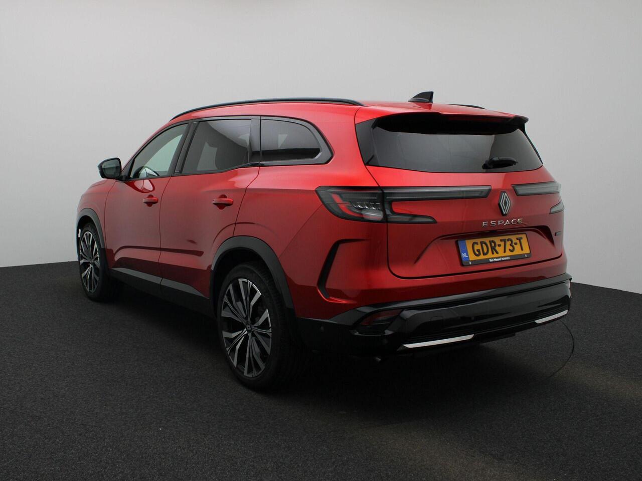 Renault ESPACE E-Tech full hybrid 200 iconic 7p. | Head-up Display | 4Control | 360-graden Camera | Stoel- & Stuurwielverwarming | Voorruit Verwarmd | Elektrisch Verstelbare Stoelen | Lederen Bekleding 'Gris Sable' | Adaptieve Cruise Control | 20" LMV "Effie'