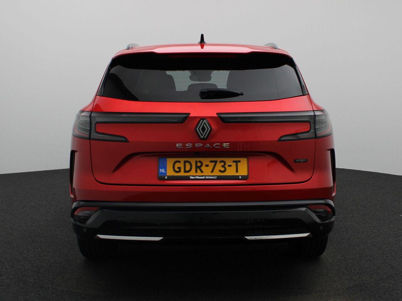 Renault ESPACE E-Tech full hybrid 200 iconic 7p. | Head-up Display | 4Control | 360-graden Camera | Stoel- & Stuurwielverwarming | Voorruit Verwarmd | Elektrisch Verstelbare Stoelen | Lederen Bekleding 'Gris Sable' | Adaptieve Cruise Control | 20" LMV "Effie'