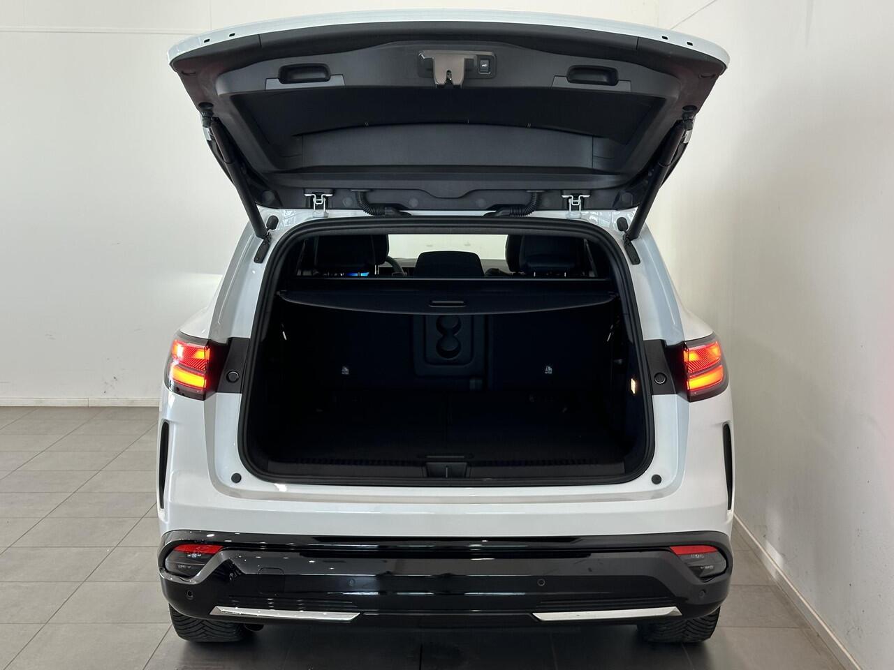 Renault ESPACE 1.2 E-Tech full hybrid 200 Iconic 7p. | Pack Vision | Pack Light & Sound | All season banden | Van: ¤ 59.332,- nu rijklaar voor: ¤ 58.332,-