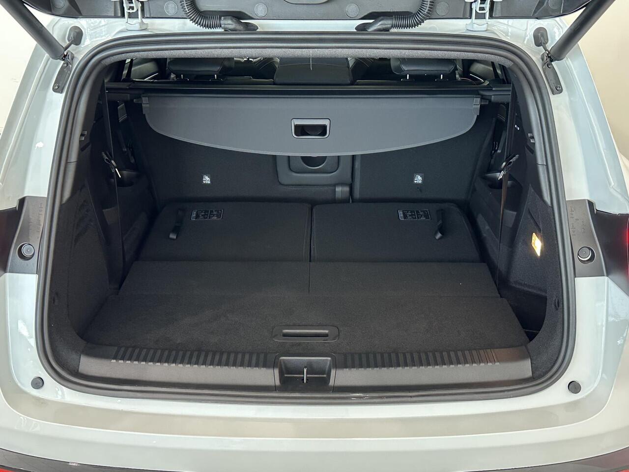 Renault ESPACE 1.2 E-Tech full hybrid 200 Iconic 7p. | Pack Vision | Pack Light & Sound | All season banden | Van: ¤ 59.332,- nu rijklaar voor: ¤ 58.332,-