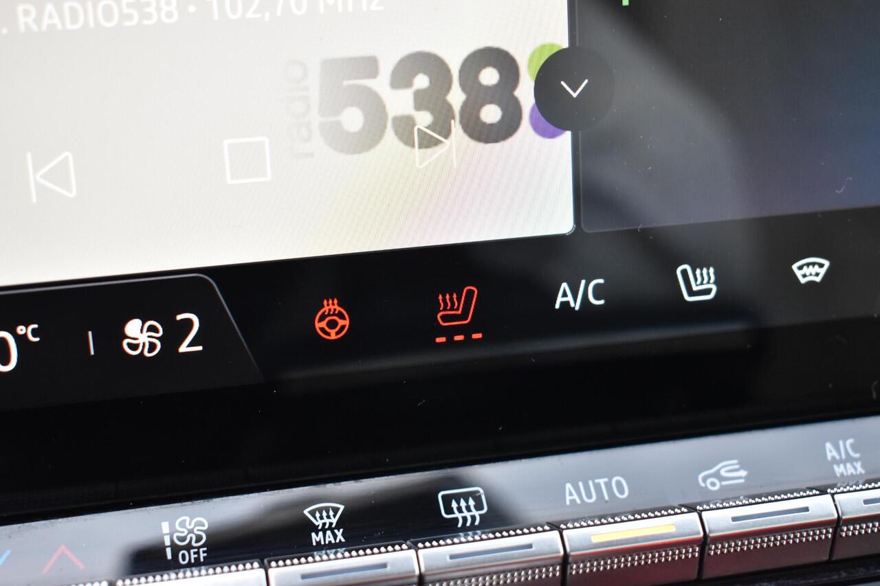 Renault ESPACE E-Tech full hybrid 200 iconic | 7 PERSOONS | FULL OPTION | STUUR/STOELVERWARMING | PANORAMADAK | HARMAN/KARDON | HUD | 360 CAMERA | ALL-SEASONBANDEN | ADAPT. CRUISE CONTROL |