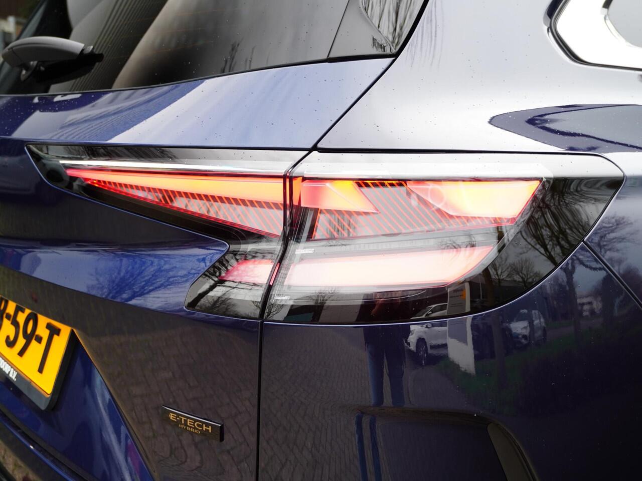 Renault ESPACE E-Tech full hybrid 200 iconic 5p. AUTOMAAT / 1.800KM / PANO / HARMAN-KARDON / NAVI / 360° CAMERA / STOELV. / STUURV. / E.L. ACHTERKLEP / ADAPT. CRUISE / CLIMATE / 4-CONTROL / 20'' LMV