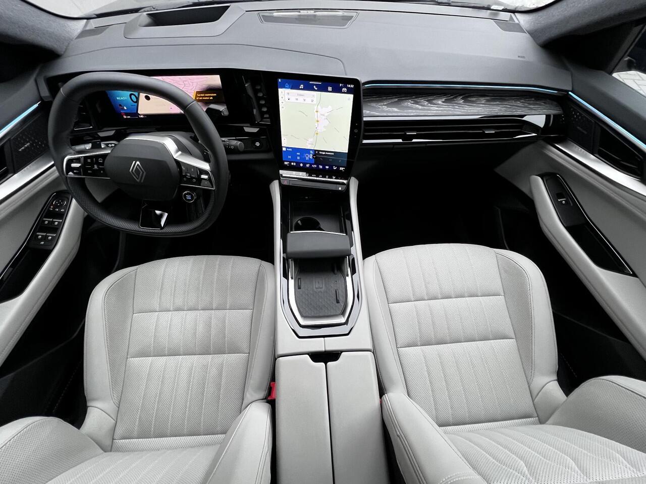 Renault ESPACE E-Tech full hybrid 200 iconic 7p. / Fabrieksgarantie 04-2027 / 7 persoons / 1.500 kg trekgewicht / Panorama dak / Leder / Elektrische stoelen / Massagefunctie / Elektrische klep / Harman Kardon Audio / Navi / Camera 360° / 20" LM wielen All Season banden 