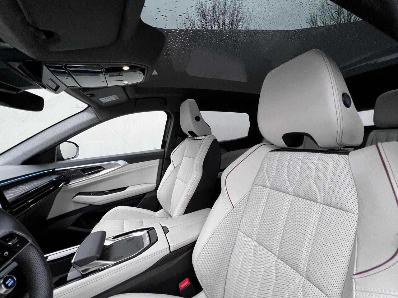 Renault ESPACE E-Tech full hybrid 200 iconic 7p. / Fabrieksgarantie 04-2027 / 7 persoons / 1.500 kg trekgewicht / Panorama dak / Leder / Elektrische stoelen / Massagefunctie / Elektrische klep / Harman Kardon Audio / Navi / Camera 360° / 20" LM wielen All Season banden 