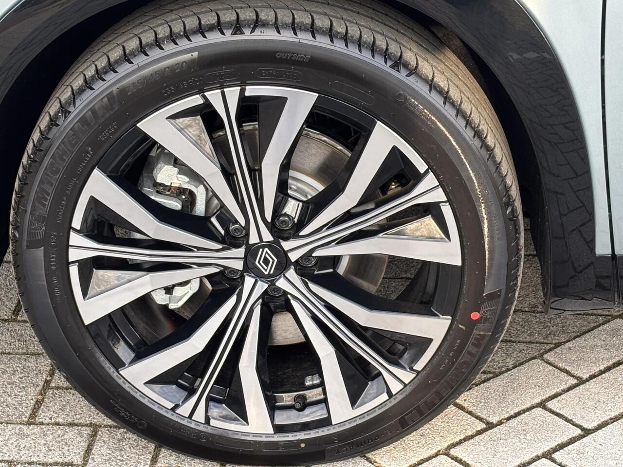 Renault ESPACE E-Tech full hybrid 200 iconic 7p. l Meer dan ¤ 4.000 voorraadvoordeel! l Gratis 5 jaar fabrieksgarantie! l Uit voorraad leverbaar!