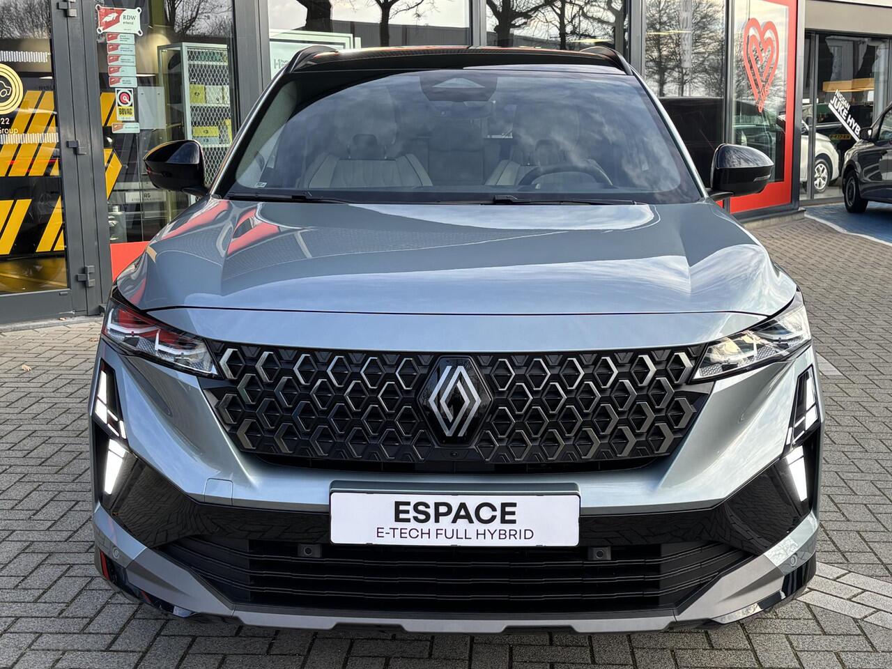 Renault ESPACE E-Tech full hybrid 200 iconic 7p. l Meer dan ¤ 4.000 voorraadvoordeel! l Gratis 5 jaar fabrieksgarantie! l Uit voorraad leverbaar!
