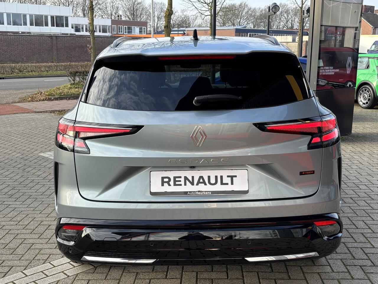 Renault ESPACE E-Tech full hybrid 200 iconic 7p. l Meer dan ¤ 4.000 voorraadvoordeel! l Gratis 5 jaar fabrieksgarantie! l Uit voorraad leverbaar!