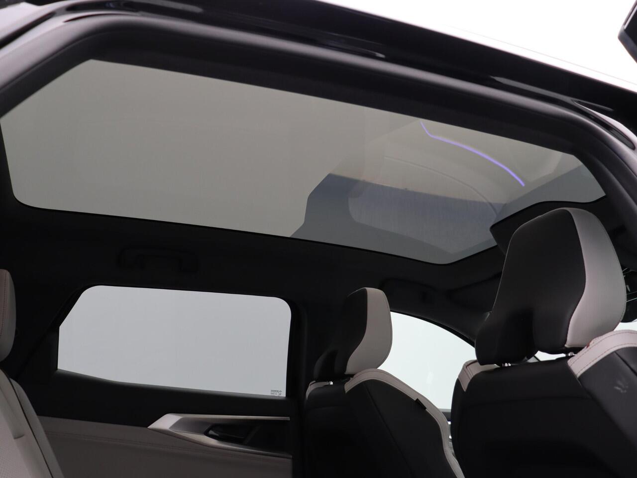 Renault ESPACE E-Tech full hybrid 200pk iconic 7p. | Vijf jaar garantie | Panoramisch vast dak | Harman Kardon | HUD | Elek. verwarmbaar voorruit |