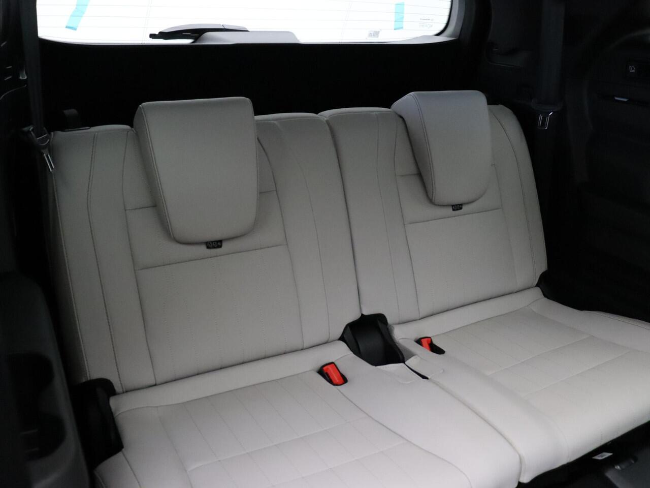 Renault ESPACE E-Tech full hybrid 200pk iconic 7p. | Vijf jaar garantie | Panoramisch vast dak | Harman Kardon | HUD | Elek. verwarmbaar voorruit |