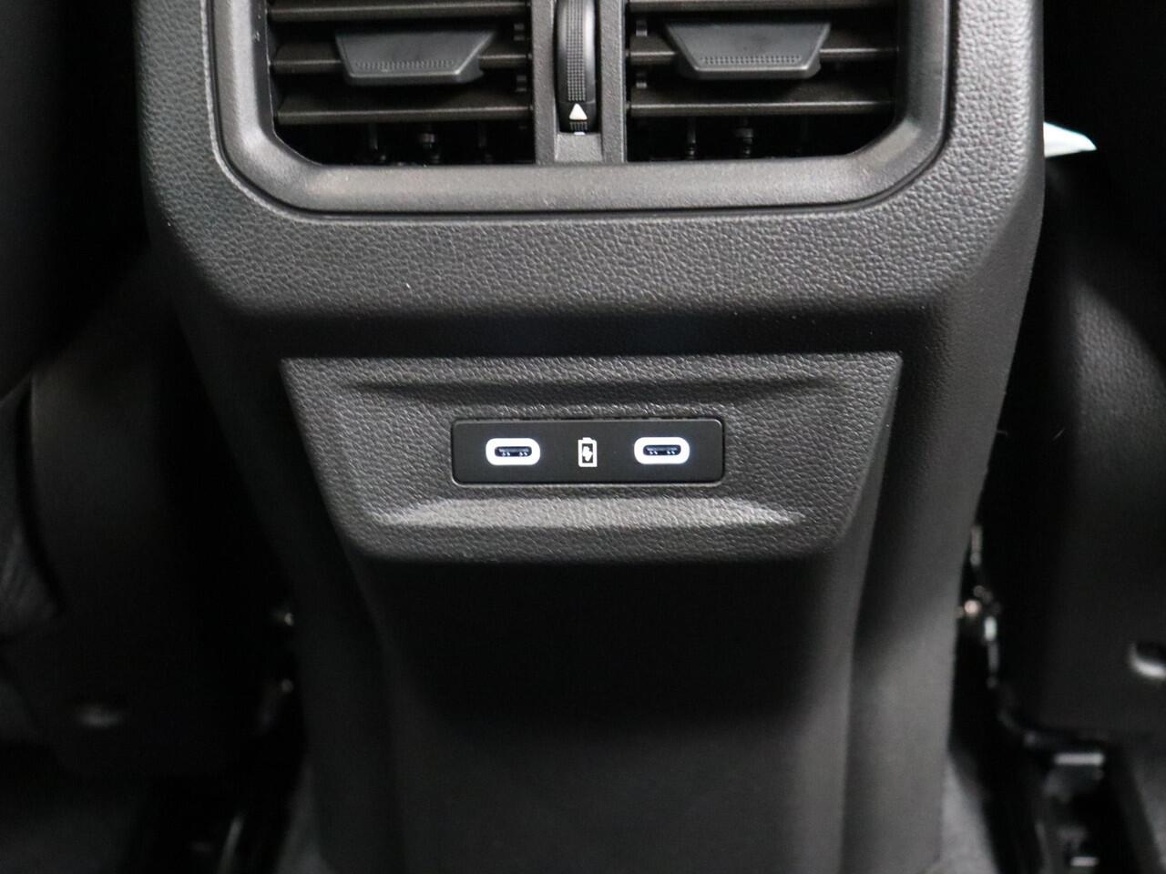Renault ESPACE E-Tech full hybrid 200pk esprit Alpine 7p. | Vijf jaar garantie | 360 graden camera | Panoramisch vast dak | Harman Kardon | Elek. verstelbare stoelen |