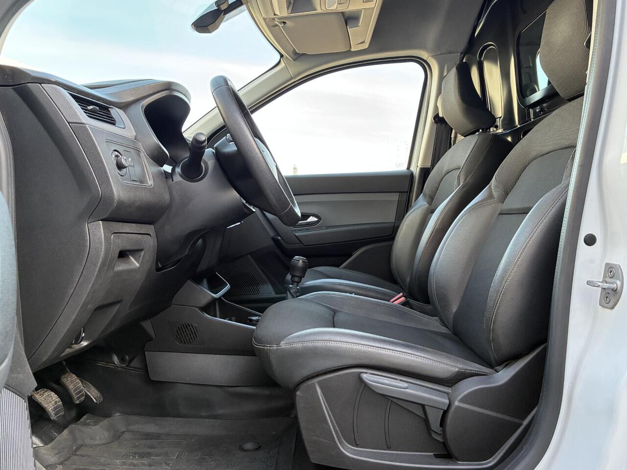 Renault EXPRESS 1.3 TCe 100 Comfort + / Navigatie d.m.v. Apple Carplay/Android Auto / Achteruitrijcamera / Airco / Trekgewicht (1200KG) / DAB / Bluetooth /