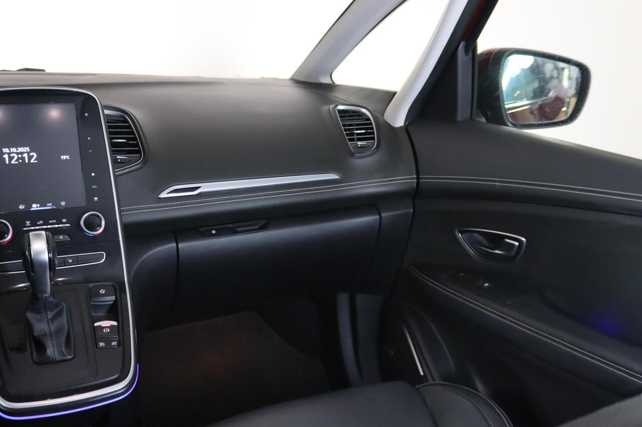 Renault GRAND SCENIC 1.3 TCe Bose Trekhaak, Leder, Head Up, Navigatie,