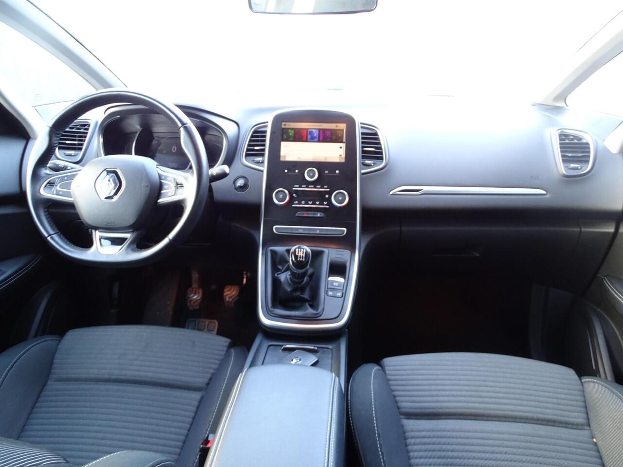 Renault GRAND SCENIC 1.5 dCi Zen Hybrid Assist 6-bak| 7-PERSOONS| MULTIMEDIA| NAVIGATIE| AIRCO/ECC| CRUISECONTOL| TREKHAAK