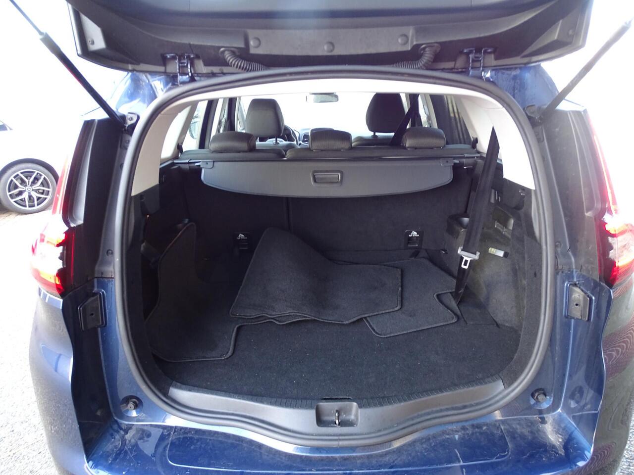 Renault GRAND SCENIC 1.5 dCi Zen Hybrid Assist 6-bak| 7-PERSOONS| MULTIMEDIA| NAVIGATIE| AIRCO/ECC| CRUISECONTOL| TREKHAAK