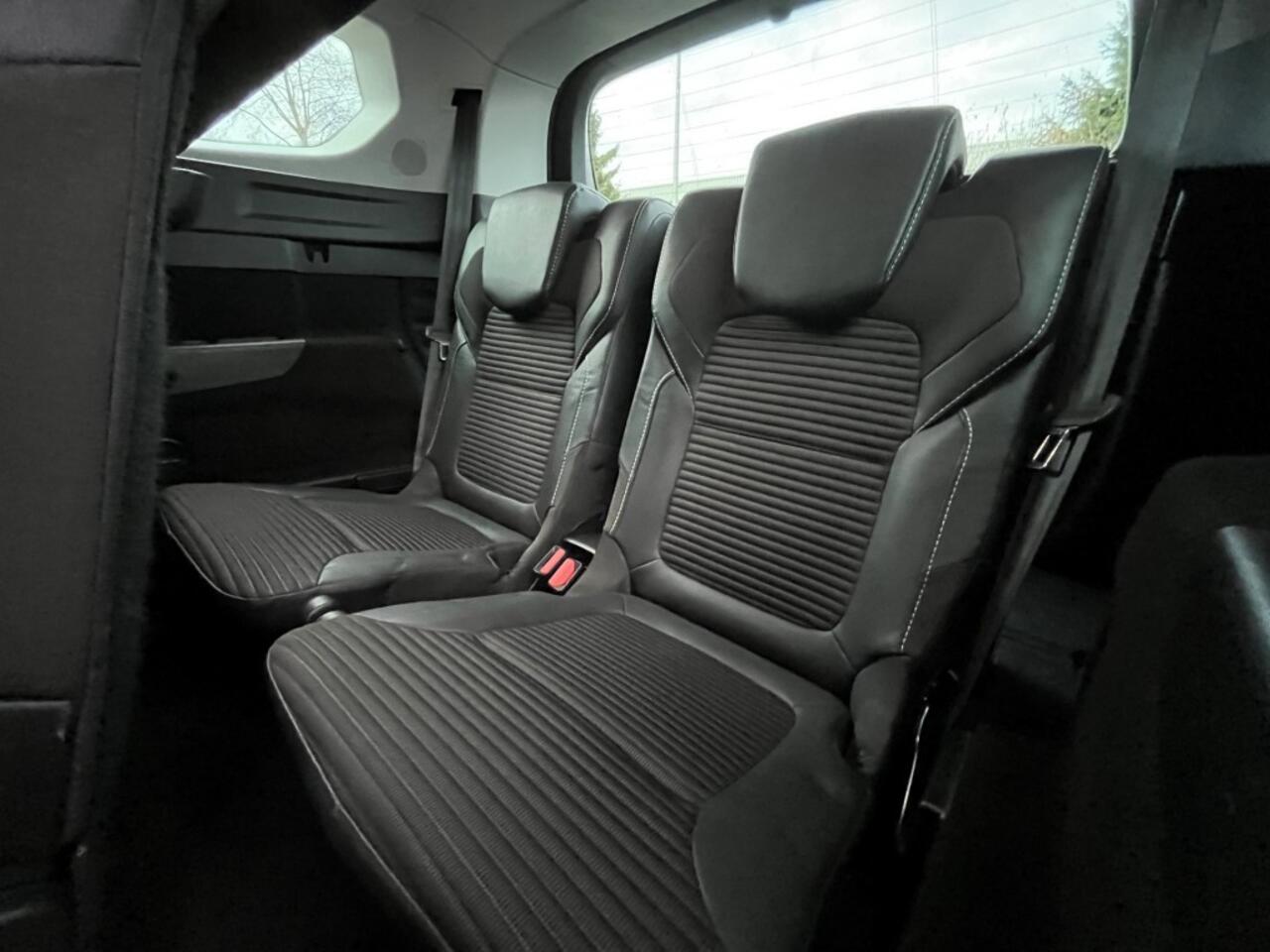 Renault GRAND SCENIC 1.3 TCE INTENS / 7 Pers / Trekhaak/ All-season / Carplay / APK