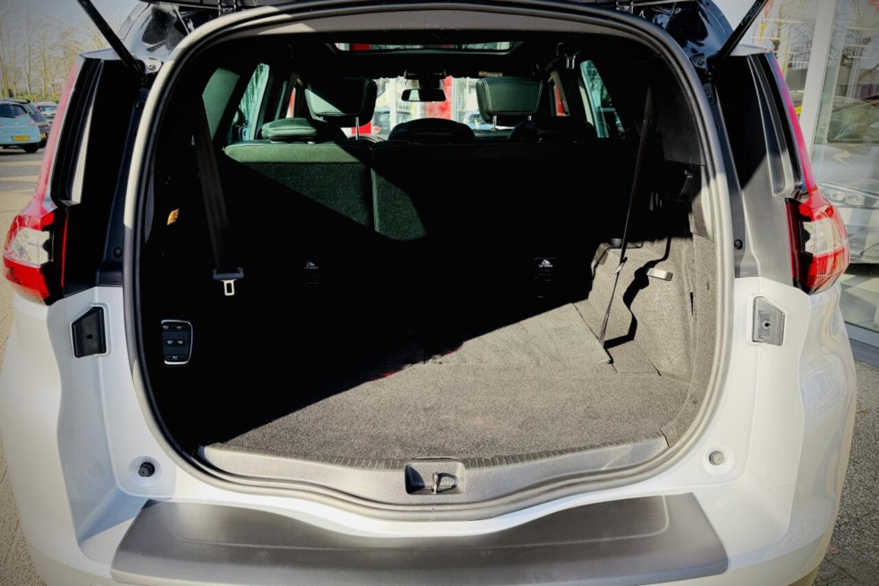 Renault GRAND SCENIC 1.3 160PK Black Edition 7 Persoons | PANO | STOELVERWARMING