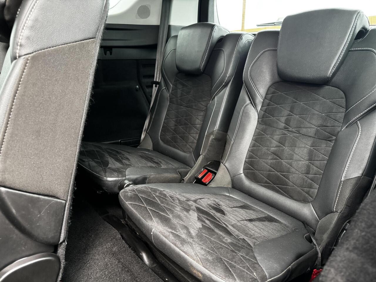 Renault GRAND SCENIC 1.3 TCe Intens 7 persoons! / Trekhaak 1.500 KG Trekgewicht / Adaptieve Cruise Control / Navigatie / Climate Control / Stoelverwarming / Parkeersensoren Voor + Achter / Achteruitrijcamera / 20 Inch Lichtmetalen Velgen /